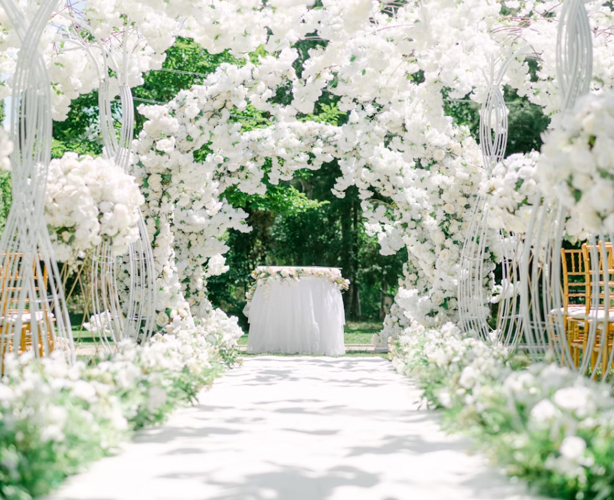 执子之手，佳地天成 |阳光草坪&middot;湖畔婚礼私享场地，一站式圆您梦幻婚礼